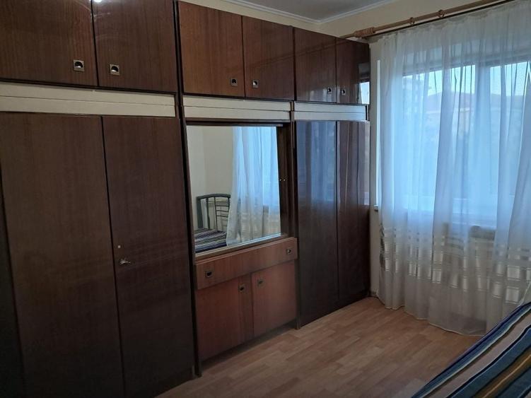 Apartament cu 3 camere decomandat în Nufărul