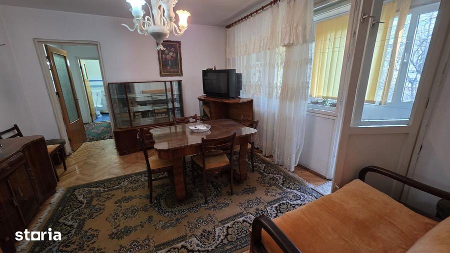 Apartament cu 4 camere semidecomandat în Colentina