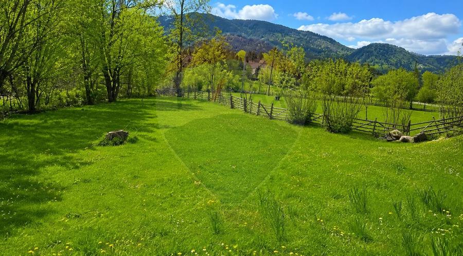 Teren Construcții intravilan de 1449 mp, în Moieciu