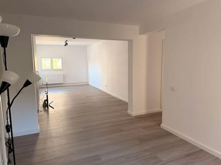 Apartament cu 6 camere decomandat, mobilat în Clucerului