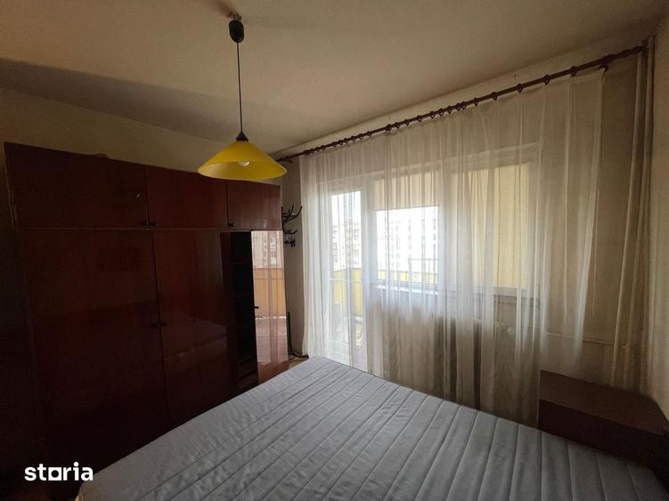 Apartament cu 4 camere decomandat în Drumul Taberei
