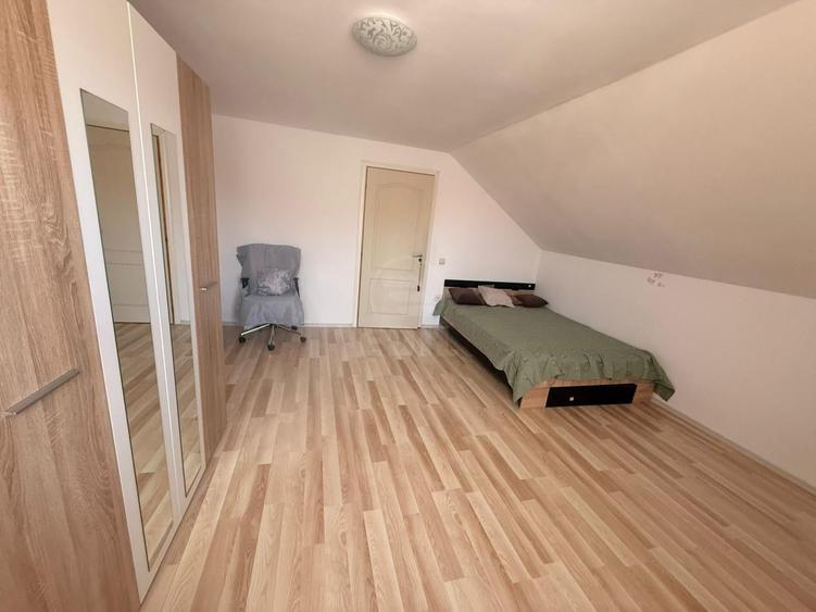 Apartament cu 3 camere semidecomandat în Florești