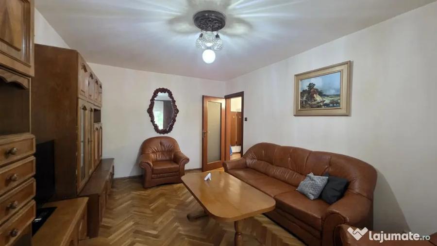Apartament cu 3 camere decomandat în Aradului