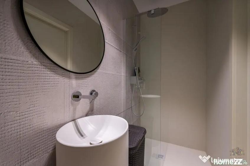 Apartament cu 4 camere semidecomandat în Dacia