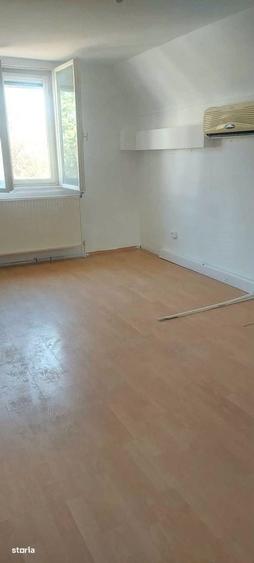 Casă cu 4 camere cu Teren 170 Mp în Central