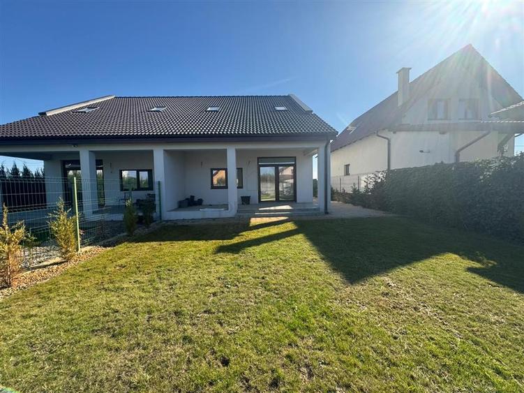 Duplex cu 5 camere cu Teren 340 Mp în Moșnița Nouă