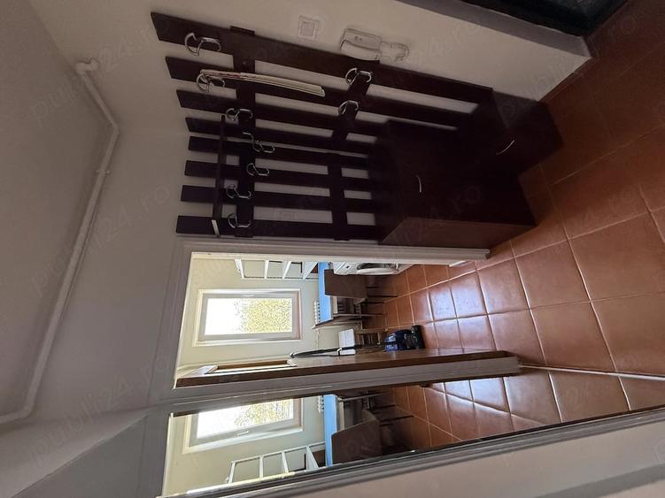 Apartament cu 3 camere semidecomandat în Apusului