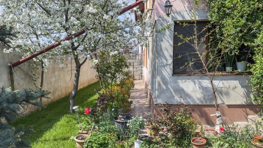 Casă cu 6 camere cu Teren 400 Mp în Pantelimon