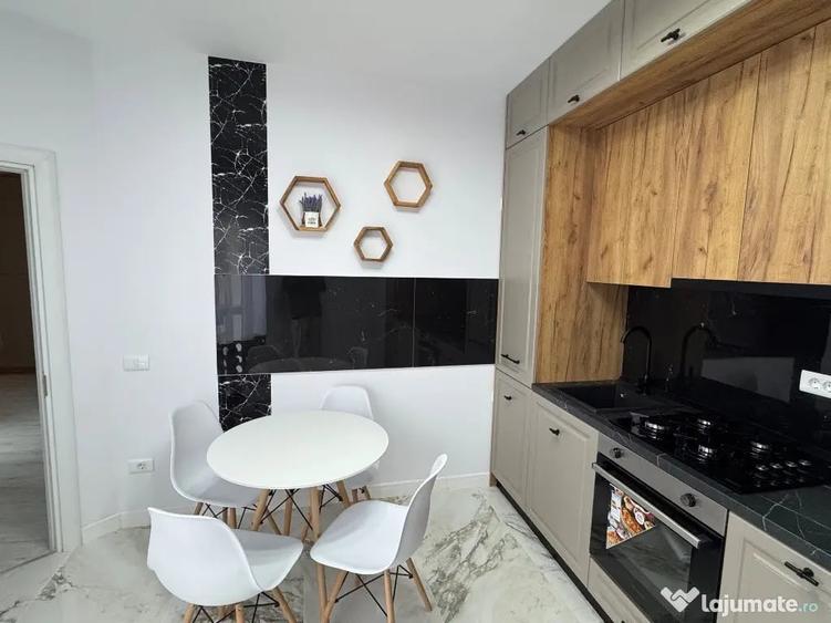 Apartament cu 2 camere semidecomandat, mobilat în Păcii