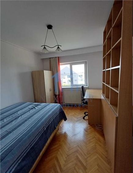 Apartament cu 3 camere decomandat în Zorilor