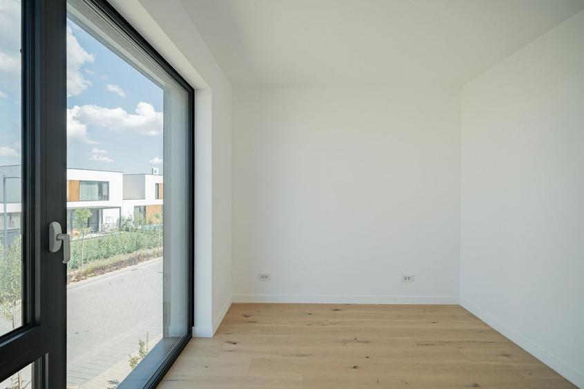 Casă cu 4 camere cu Piscina în Tunari