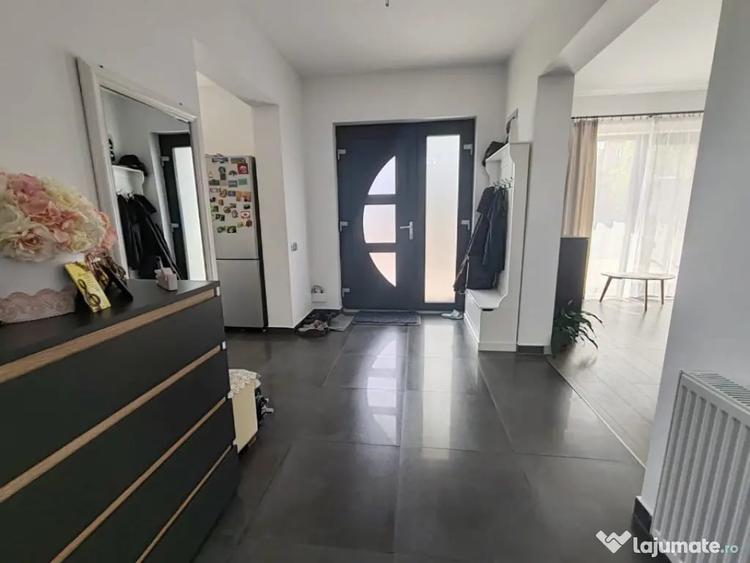 Casă cu 4 camere cu Teren 416 Mp în Florești