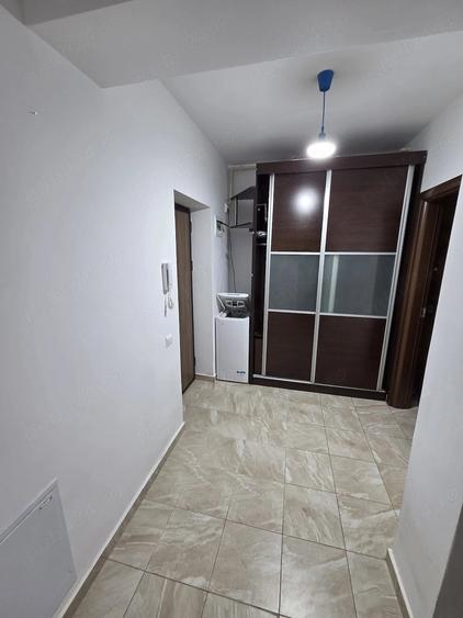 Garsonieră decomandată în Titan