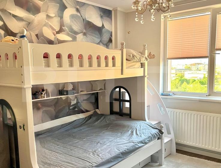 Penthouse cu 3 camere decomandat, mobilat în Central