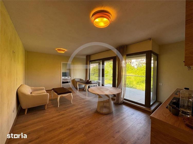 Apartament cu 3 camere semidecomandat în Borhanci
