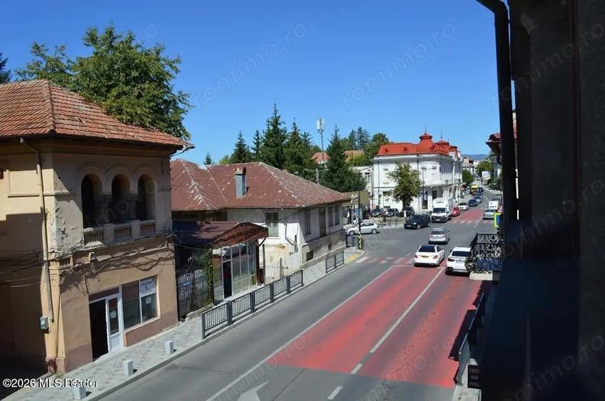 Casă cu Teren 1339 Mp în Central