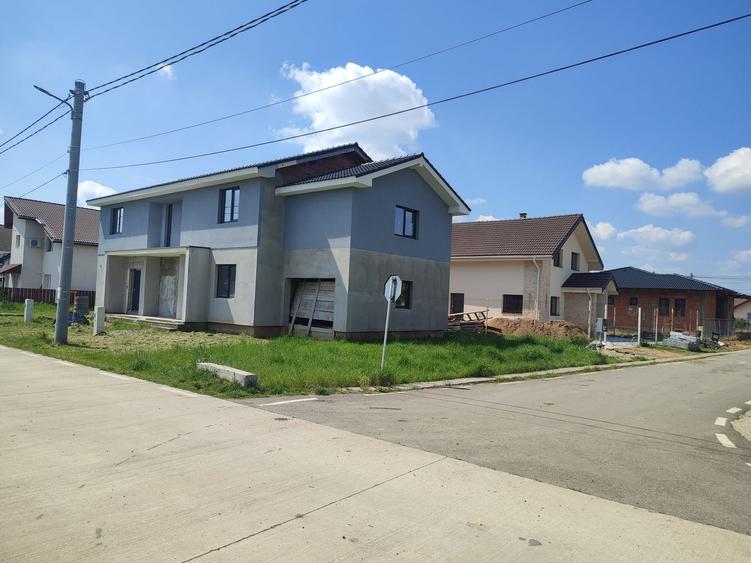 Duplex cu 4 camere cu Canalizare în Sânandrei