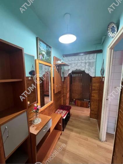 Apartament cu 3 camere semidecomandat în Vasile Aaron