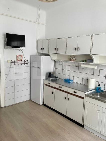 Apartament cu 4 camere decomandat, mobilat în Central