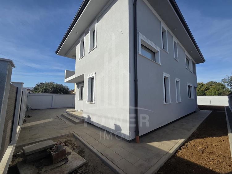 Casă individuală cu 4 camere cu Canalizare în Cristian