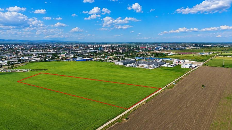 Teren Construcții intravilan de 28000 mp, în Sud