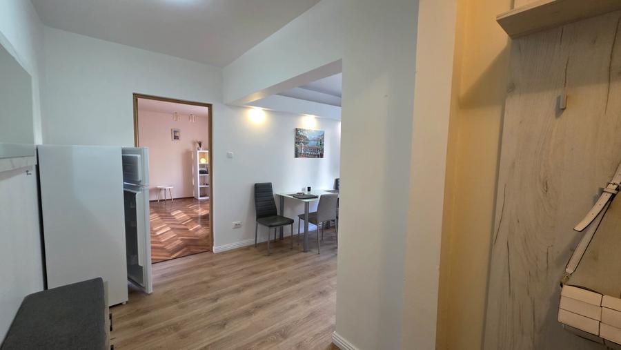 Apartament cu 3 camere semidecomandat, mobilat în Circumvalațiunii