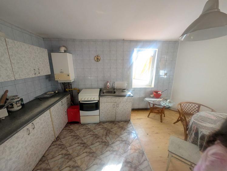 Casă cu 3 camere în Lipoveni