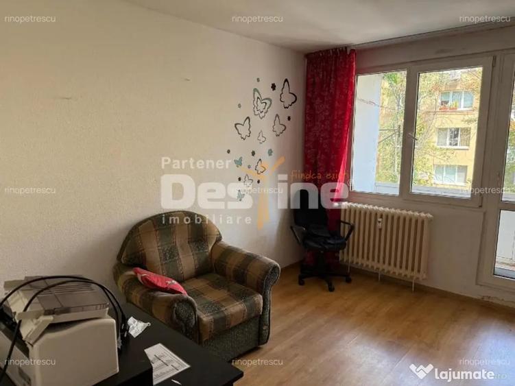 Apartament cu 3 camere semidecomandat în Central