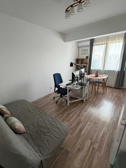 Apartament cu 2 camere decomandat în Roșu