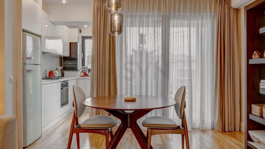 Apartament cu 2 camere semidecomandat, mobilat în Barbu Văcărescu