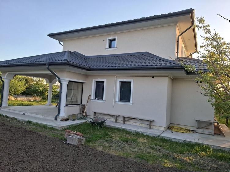 Casă cu 4 camere în Central