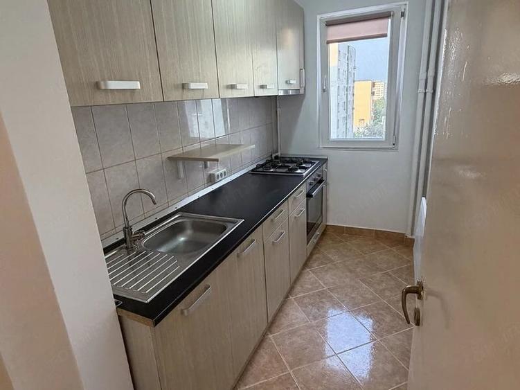 garsoniera dristor-metrou la scara blocului-modern - 9