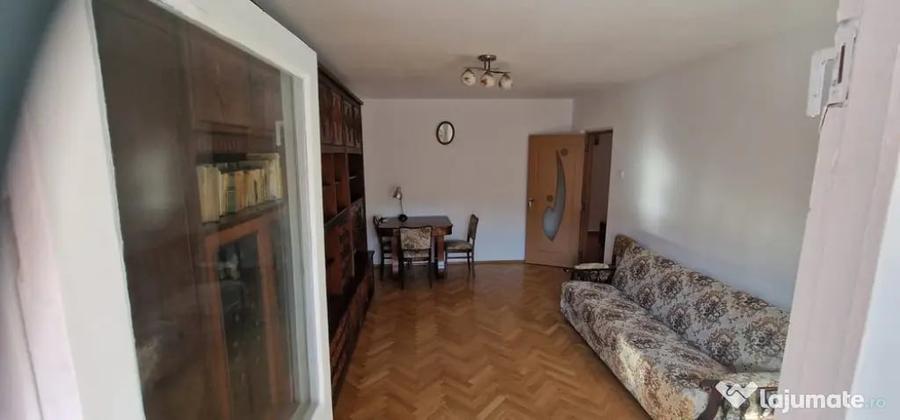 Apartament cu 4 camere decomandat în Calea București