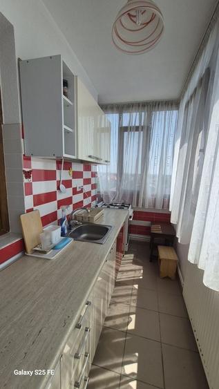 Apartament cu 3 camere decomandat, mobilat în Prelungirea Ghencea