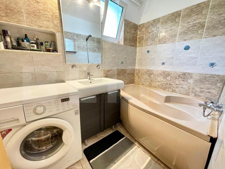 Casă individuală cu 6 camere cu Canalizare în Central