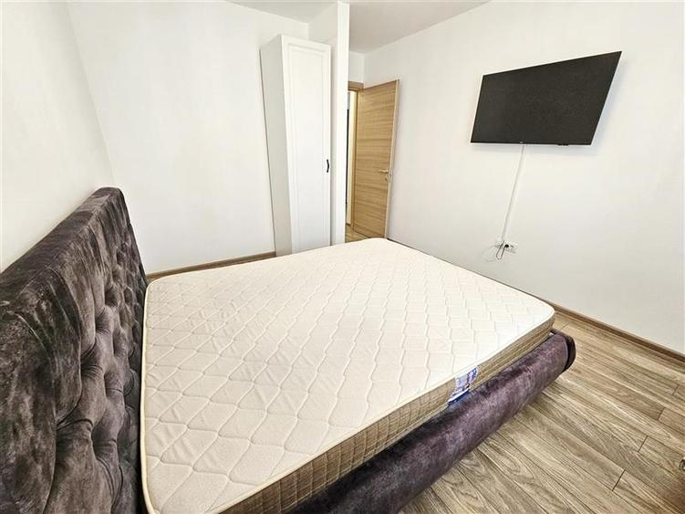 Apartament cu 2 camere decomandat în Tractorul