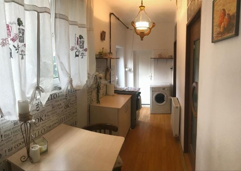 Casă cu 2 camere decomandat în Central