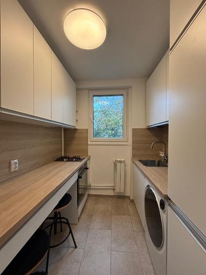 Apartament cu 2 camere semidecomandat în Barbu Văcărescu