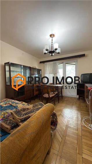 Apartament cu 2 camere decomandat în 1 Decembrie