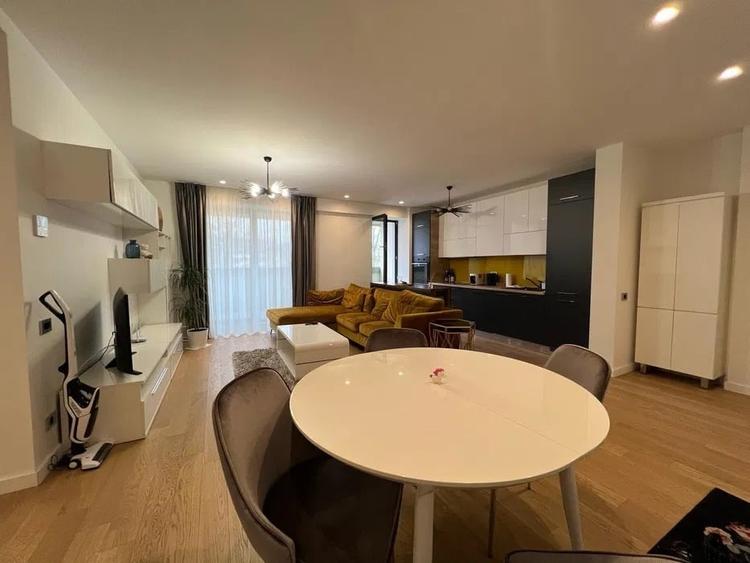 Apartament cu 3 camere semidecomandat, mobilat în Aviației