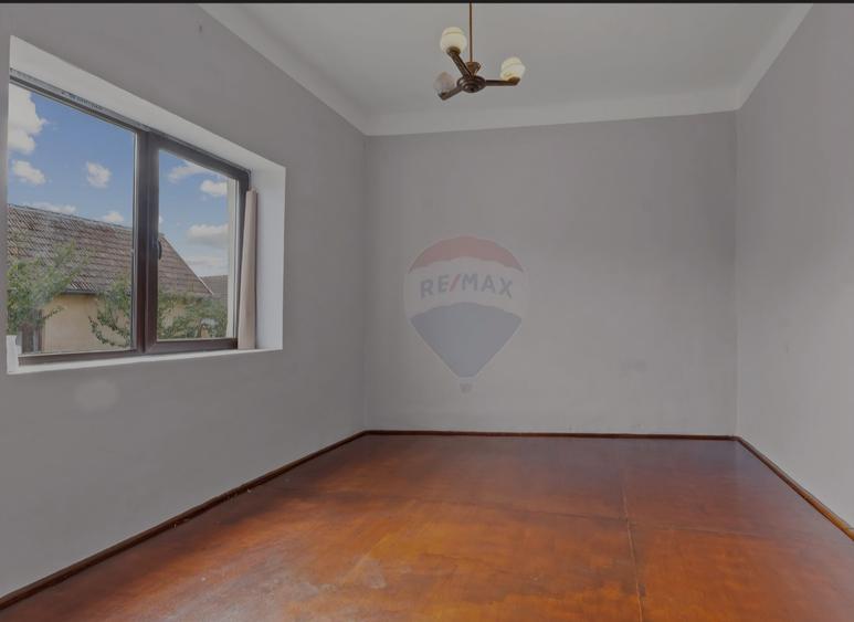 Casă cu 3 camere cu Teren 850 Mp în Central
