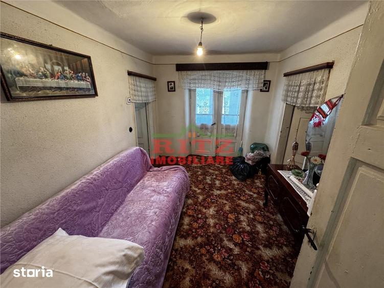 Casă cu 4 camere cu Teren 2437 Mp în Osica de Sus