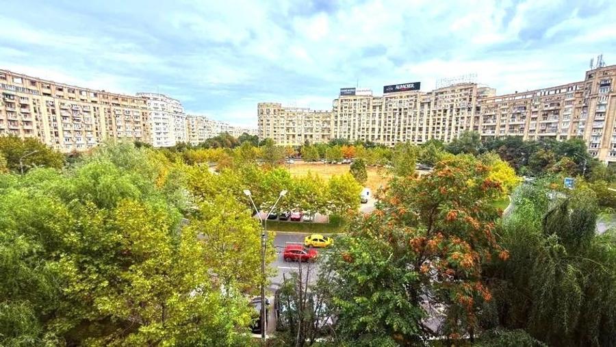 Apartament cu 3 camere decomandat, mobilat în P-ța Alba Iulia