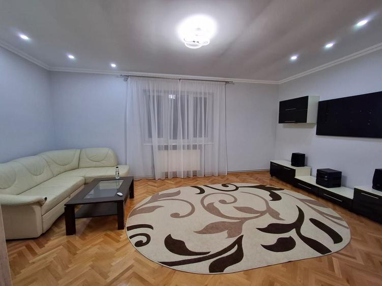 Apartament cu 3 camere decomandat, mobilat în Trei Stejari