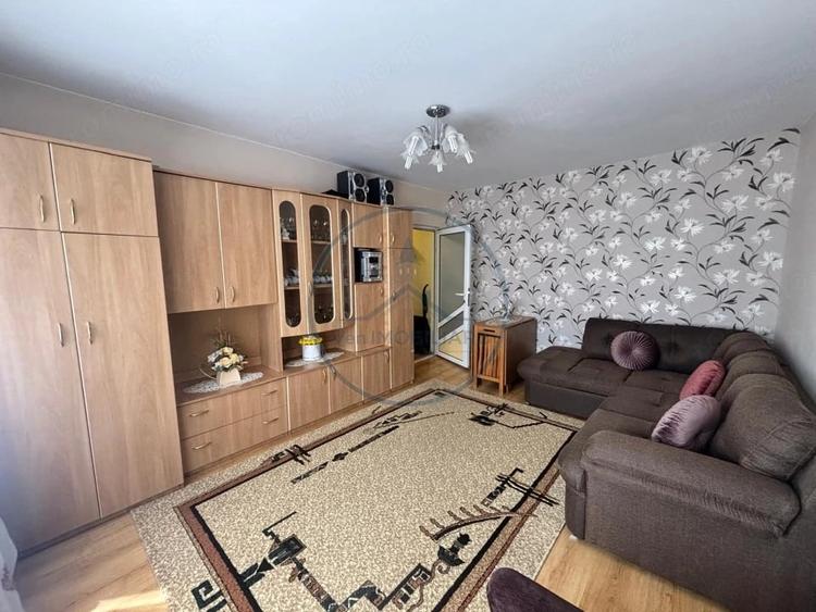 Apartament cu 3 camere semidecomandat în Central