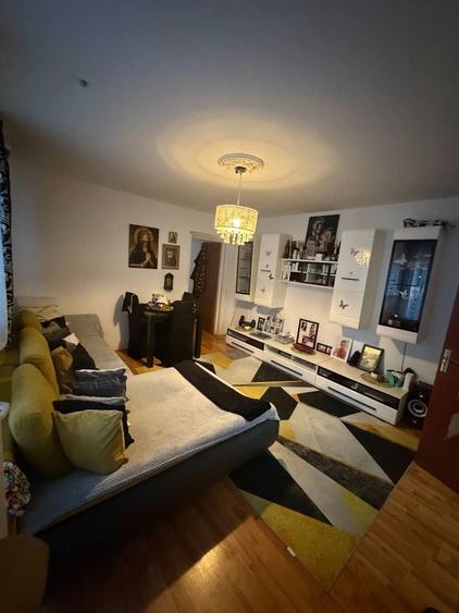 Apartament cu 3 camere semidecomandat, mobilat în Dristor