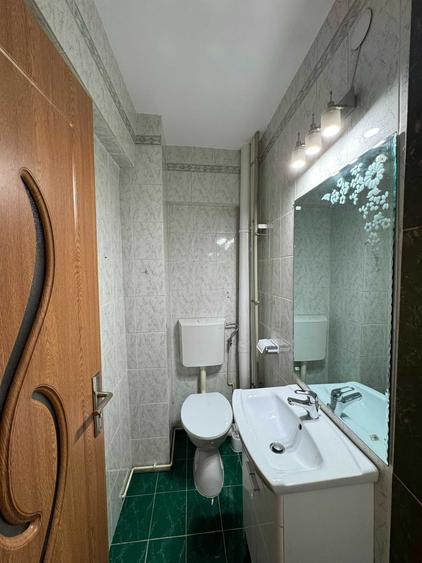 Apartament cu 3 camere decomandat în Teiul Doamnei