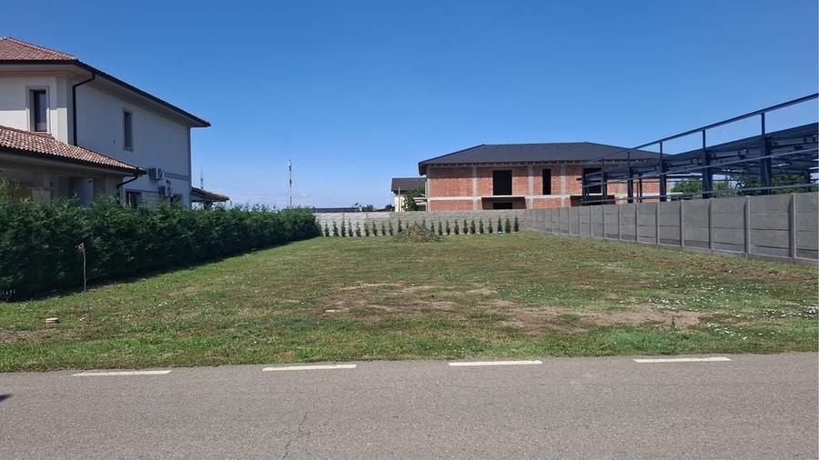 Proprietar vand teren intravilan 730 mp | FS 20 m | Centrul satului Serneteaz | Imprejmuit | Toate utilitatile - 3