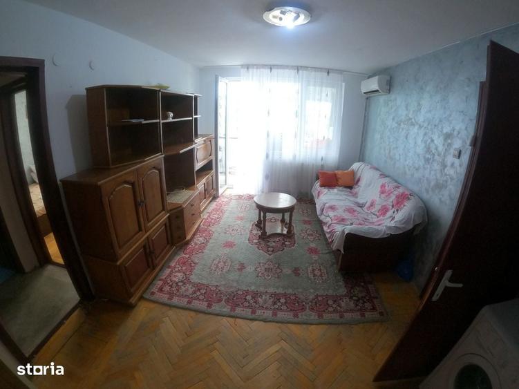 Apartament cu 2 camere semidecomandat în Uiești
