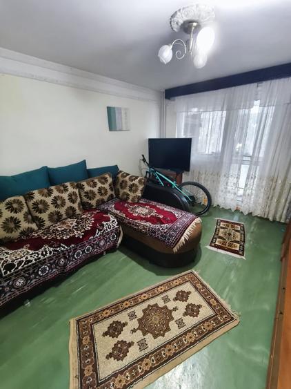 Apartament cu 3 camere decomandat în Vest